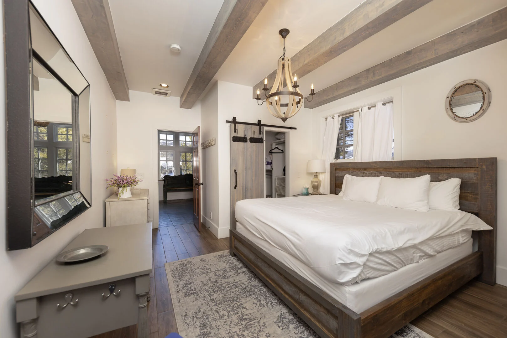 Diamond View Estate interior detail