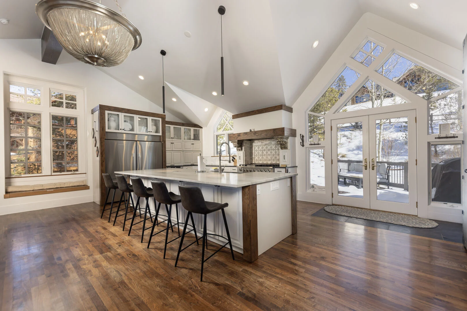 Diamond View Estate interior detail